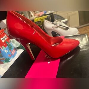Red Patent High Heel Pumps - Classic Women's Stiletto sz7